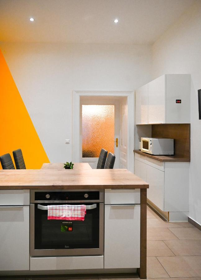 Modern Apartment Wiener Stadthalle Bagian luar foto