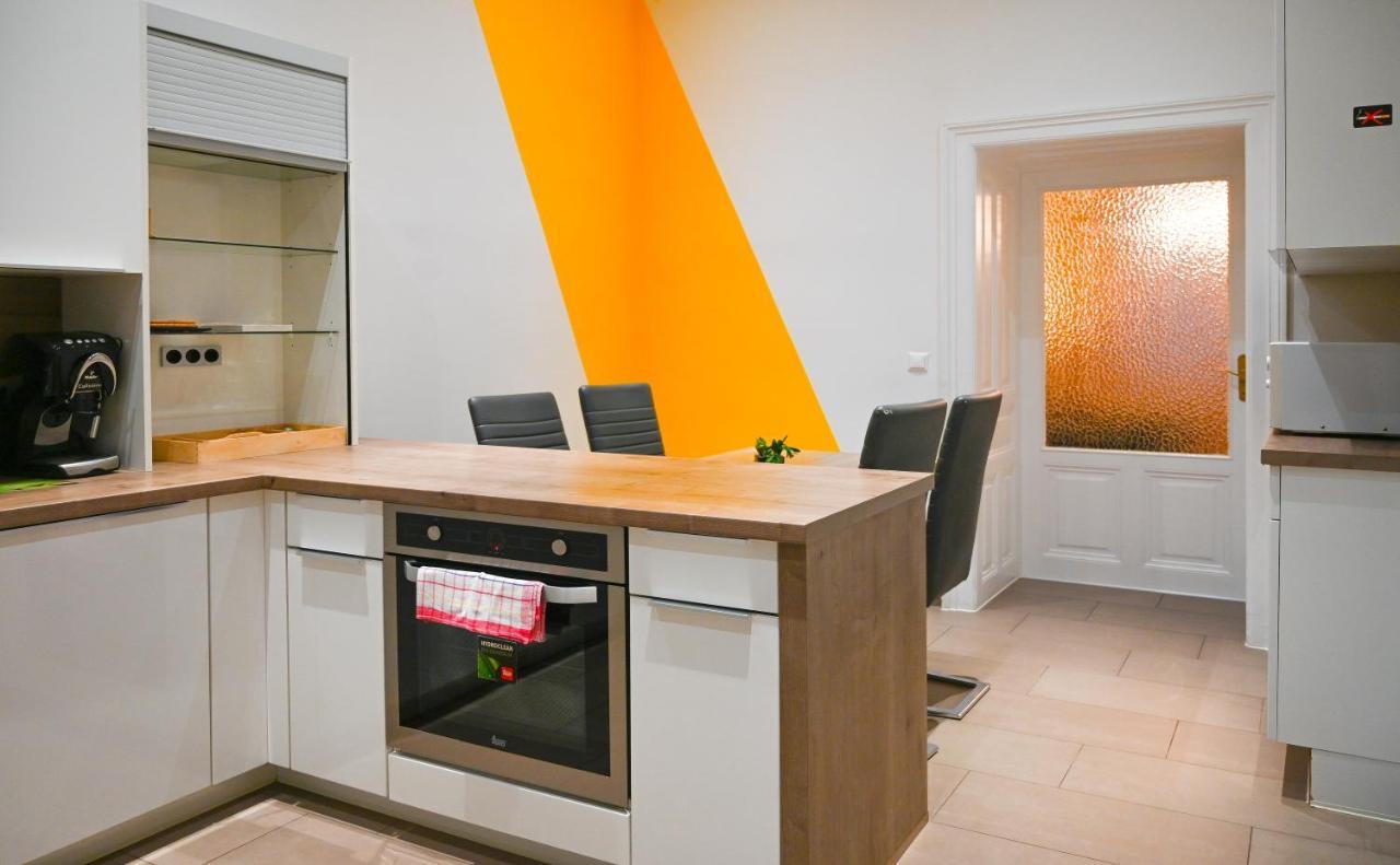 Modern Apartment Wiener Stadthalle Bagian luar foto