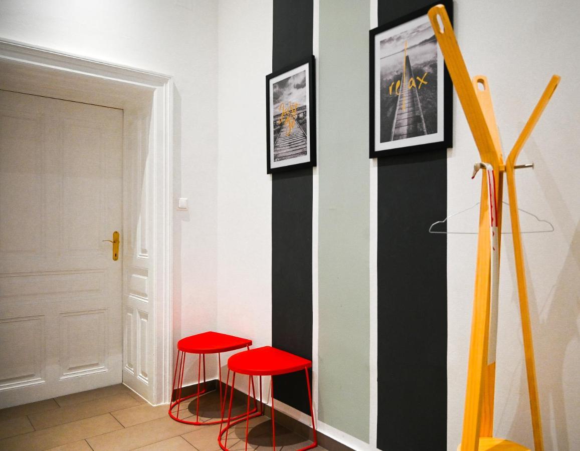 Modern Apartment Wiener Stadthalle Bagian luar foto