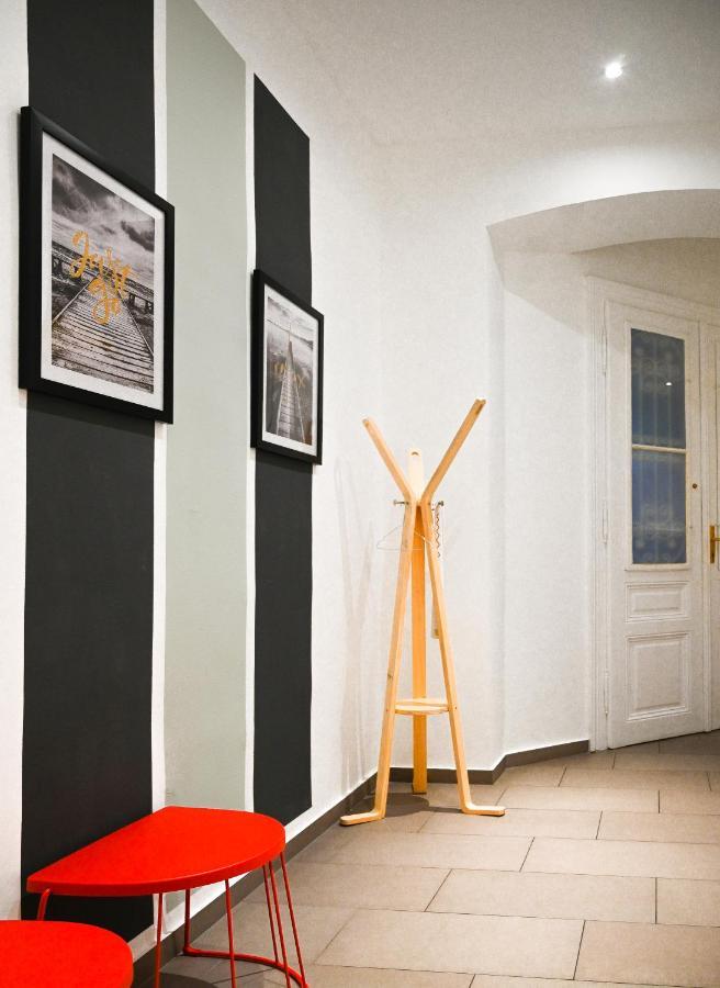 Modern Apartment Wiener Stadthalle Bagian luar foto