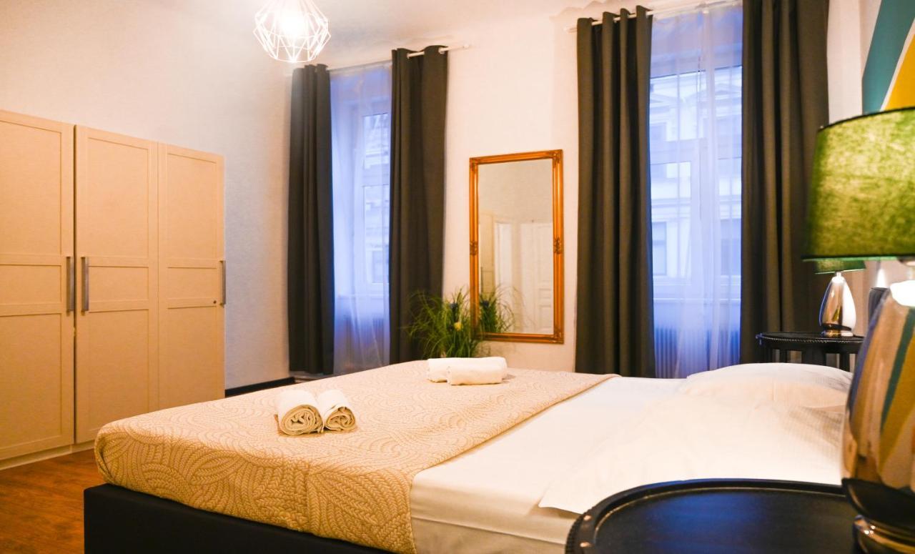 Modern Apartment Wiener Stadthalle Bagian luar foto