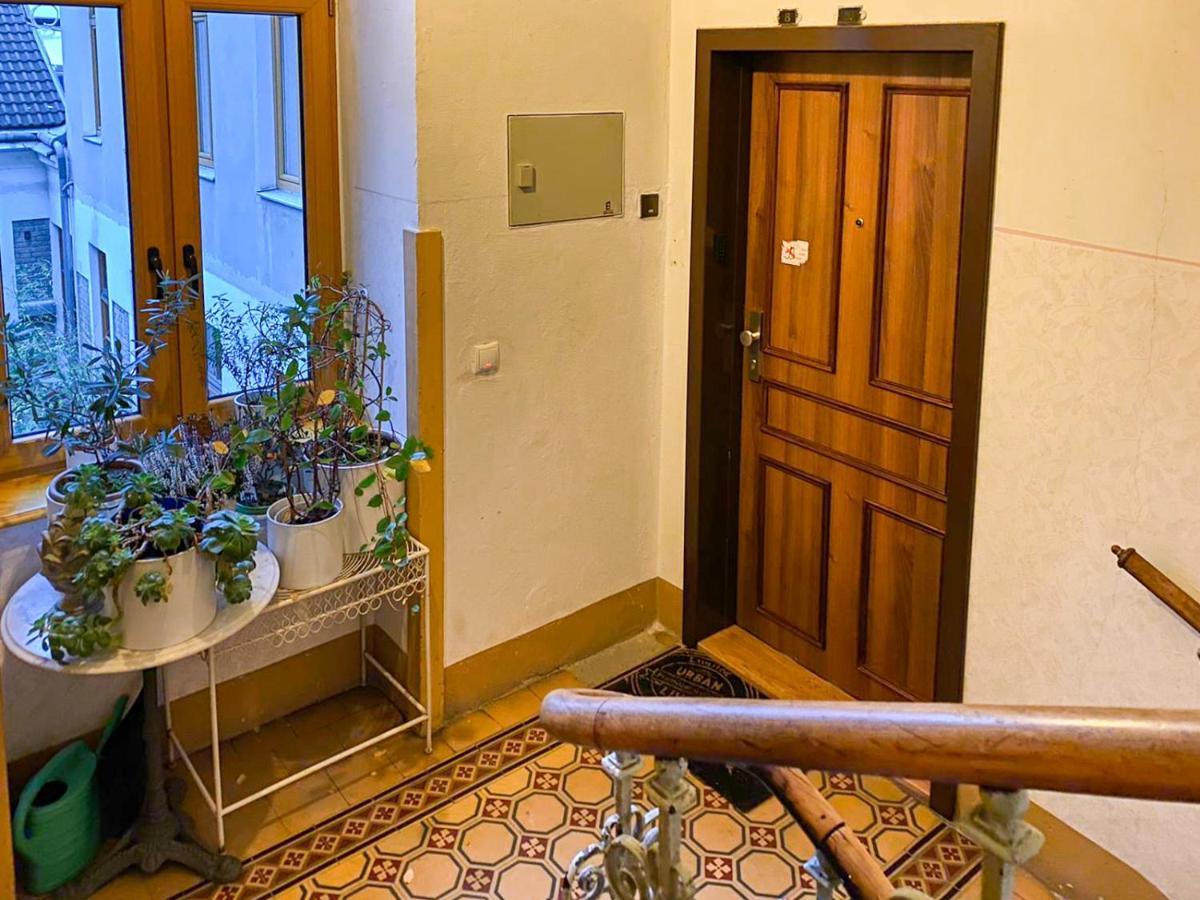 Modern Apartment Wiener Stadthalle Bagian luar foto
